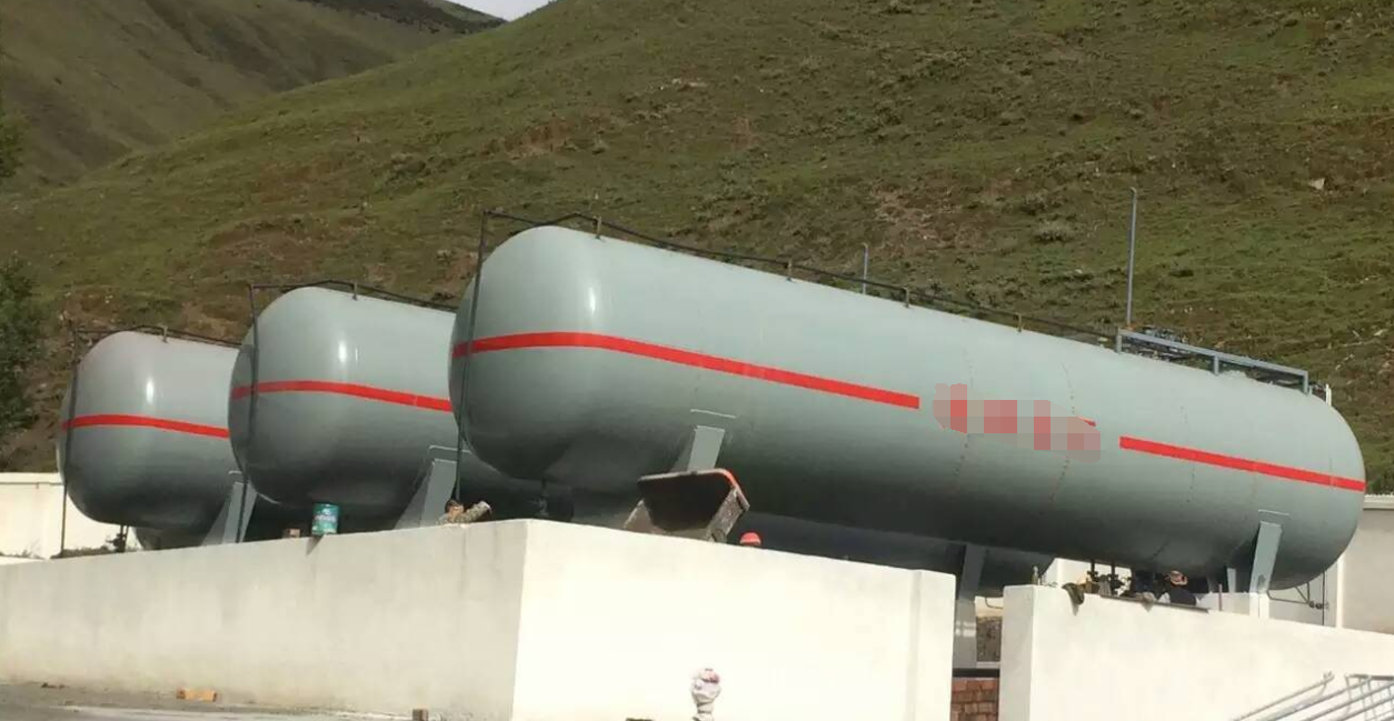 液化氣站罐體防凍電伴熱系統(tǒng) 液化氣站罐體防凍電伴熱系統(tǒng)