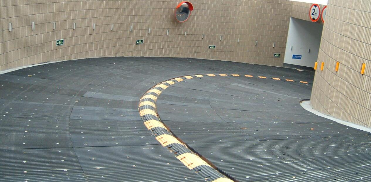 地下車庫出入口電伴熱系統(tǒng) 地下車庫出入口電伴熱系統(tǒng)